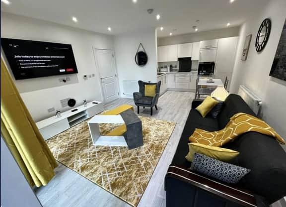 Comfortable 2-Bed Apartment with Balcony | Sleeps 5 - Image 4