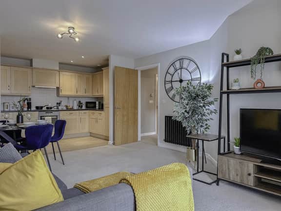 Contractor Stay Hatfield | Free Parking | Sleeps 4 - Image 4