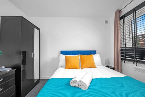 Cozy 1-Bed Flat in Croydon Sleeps 4 - Free Parking - Image 2