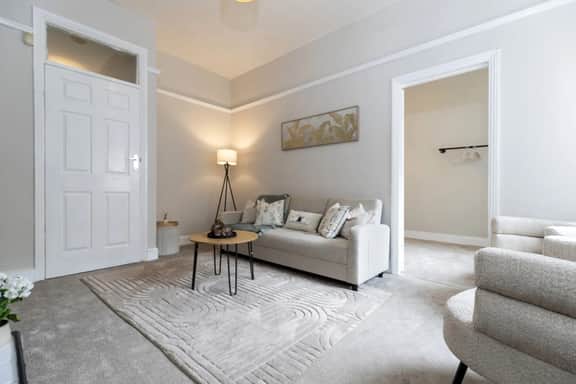 Gateshead 2BR Flat - Near Town & Metro Access - Image 4