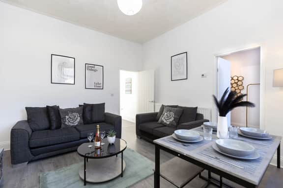 Newly Renovated 3BR House near hospital & uni - Image 5
