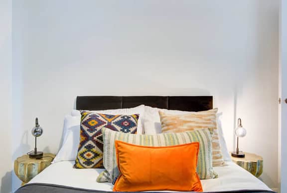 Penny Place Retreat – Central 2BED 2BATH by Station + Free Parking - Image 2