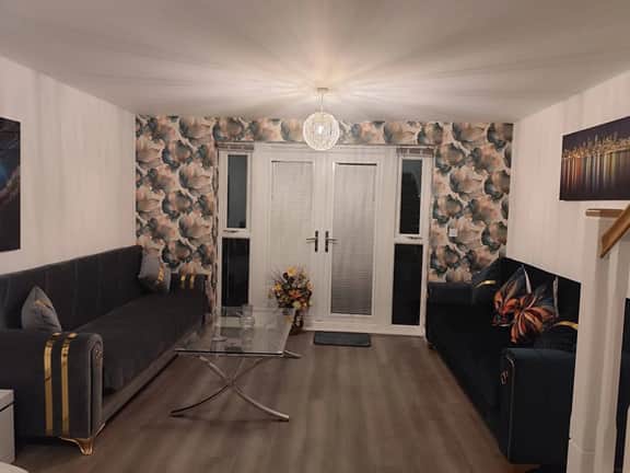 Spacious Home for Groups, Sleeps 8 - Image 2