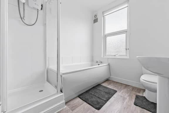Spacious Leeds Home | Sleeps 6 | Free Parking - Image 4