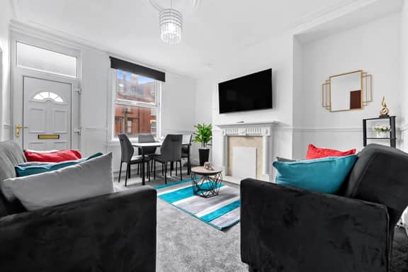 Spacious Leeds Home | Sleeps 6 | Free Parking - Image 3