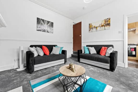 Spacious Leeds Home | Sleeps 6 | Free Parking - Image 5