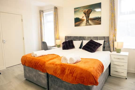 Stylish 3-Bed Flat Near Cardiff City Centre & Uni - Image 3
