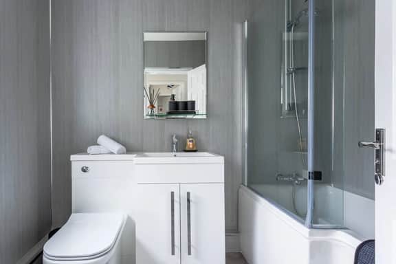 Sunderland City Stay | Secure Parking | Sleeps 4 - Image 5