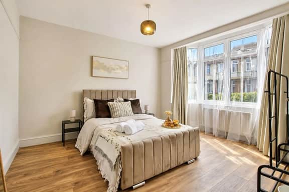 Wembley Garden Retreat |4BR|Sleeps 7|Near Station - Image 2
