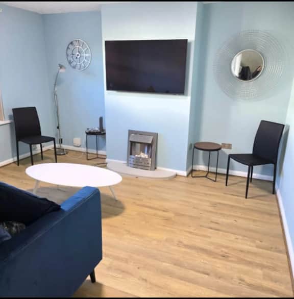 West Midlands Home - 3BR w/FREE Parking and WIFI - Image 4