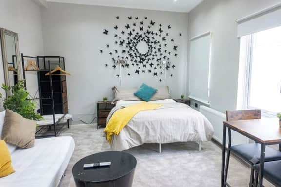 Stylish Private Room in Croydon with FREE Street Parking - Image 2