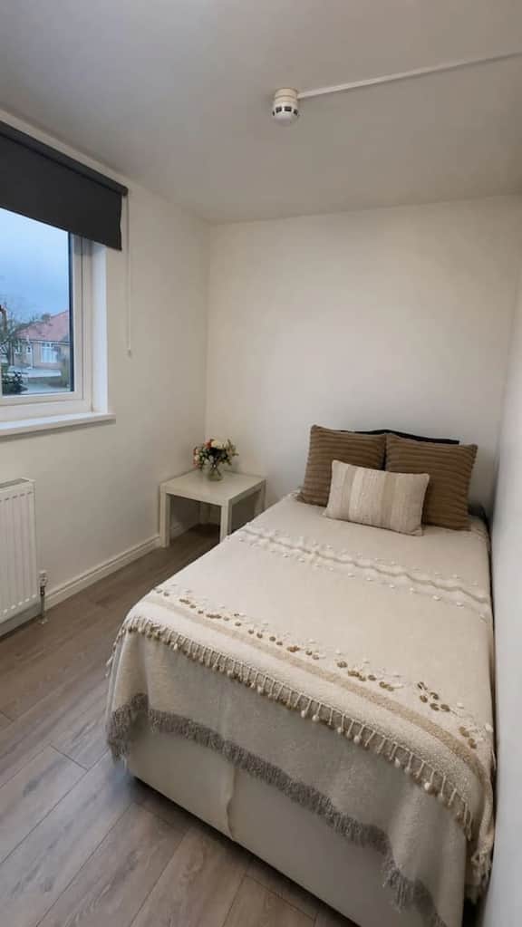 Room 4, 2 Twickenham Gardens, London - Image 2
