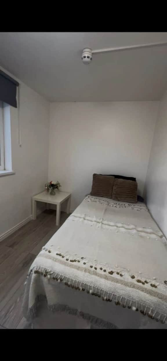 Spacious Room: Perfect for Contractors/Couples/Solo Travellers - Image 3