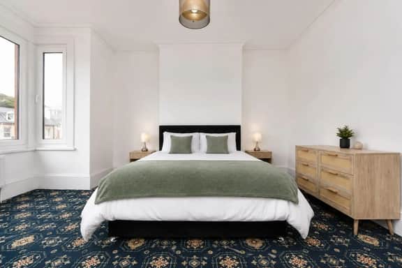 Contractor-Friendly 6BR 6 En-Suites | Free Parking - Image 5