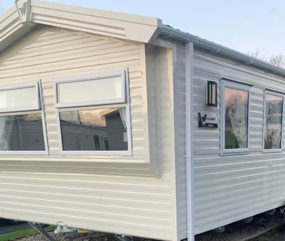 Seaside Retreat 3BR Caravan New Beach Holiday Park - Image 2