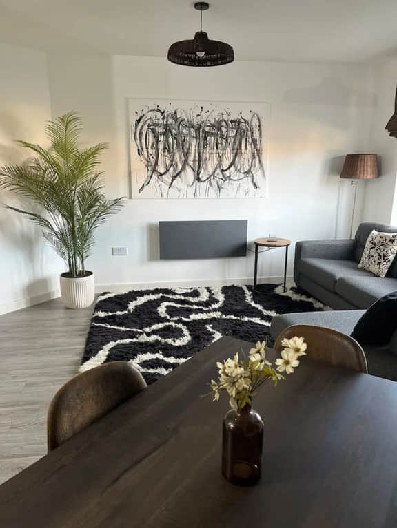 1BR Flat near M6Jct23/A580 with multi car parking - Image 3