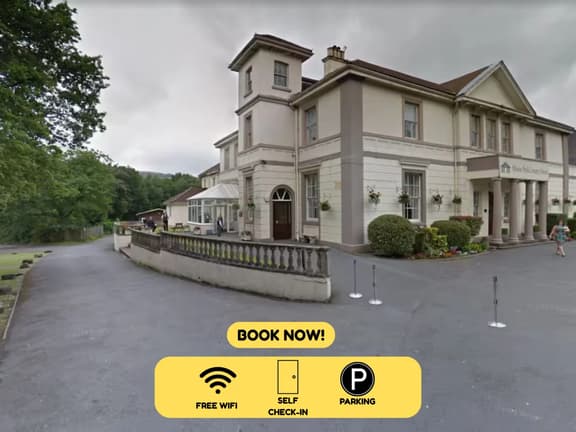 10BR - Manor Park Country House, Wales Perfect for Families - Image 1