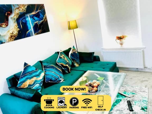 3-Bedroom Gem in Manchester with Free Parking - Image 1