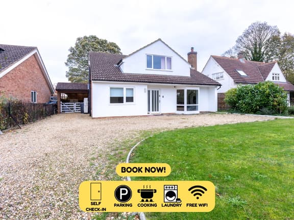 Grand 5BR Home in Market Harborough with Free Parking - Image 1