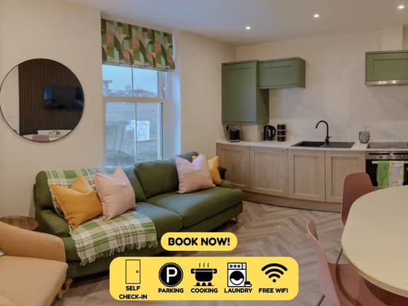 Modern 3BR Flat in Central Plymouth Free Parking Sleeps 6 - Image 1