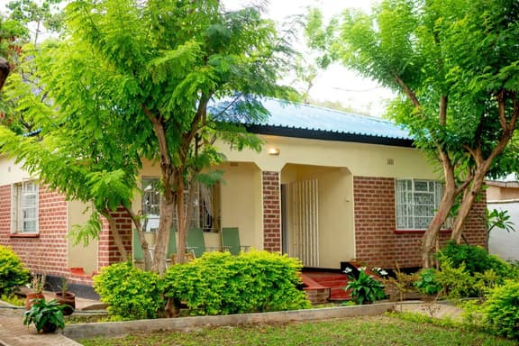 The Bay Cottage: 4BR Retreat in Cape Maclear - Image 1