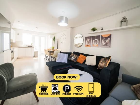 Premium 3 Bed Cardiff City Sleeps 9 with Free Parking - Image 1